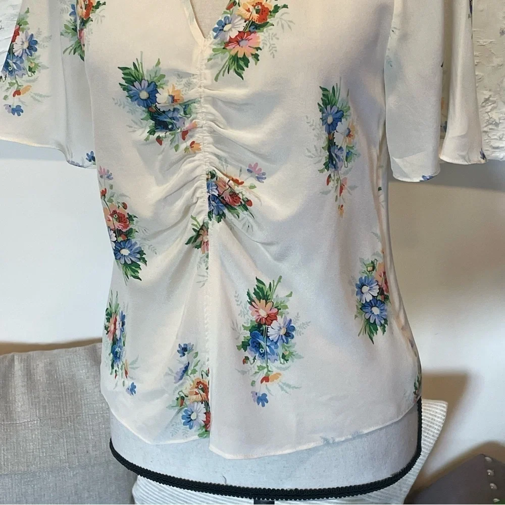 Madewell Shirred-Front Top Women's Cream Floral Silk Classic Corsage V-Neck Sz 2 - Picture 7 of 7